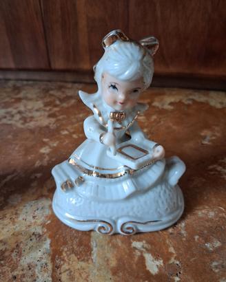 statuetta bambolina 