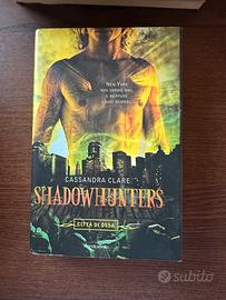 Romanzo fantasy “Shadowhunters - Città di ossa”