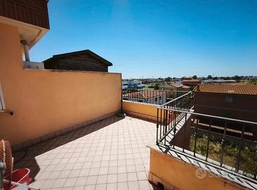 FIUMICINO BILOCALE ARREDATO Con TERRAZZO PRIVATO