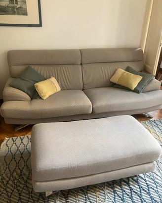 Divano con pouf grigio 🛋️