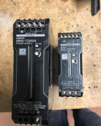 Alimentatori OMRON 24vdc e 5vdc 5A