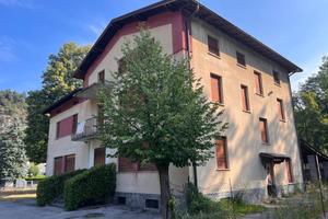 Villa di 540 m² con più di 5 locali a Magreglio