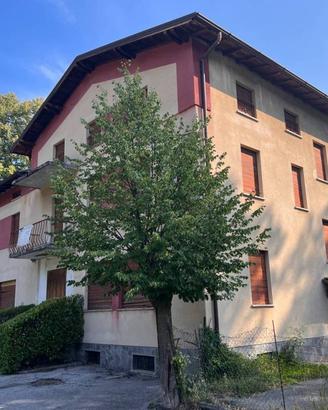 Villa di 540 m² con più di 5 locali a Magreglio
