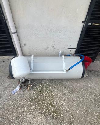 Boiler acqua calda con vaso di espansione