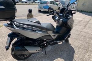 Scooter Kimco400i