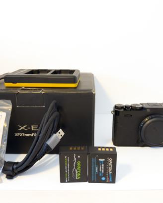 Fujifilm X-E4 Nera con accessori