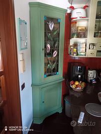 credenza angolare in legno