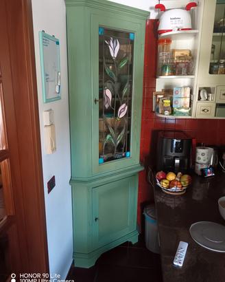 credenza angolare in legno