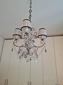 lampadario cristalli con cappellini