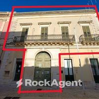 PALAZZO D'EPOCA DI AMPIE METRATURE