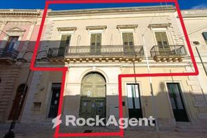 PALAZZO D'EPOCA DI AMPIE METRATURE