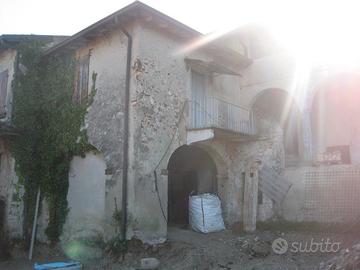 Cascina da ristrutturare
