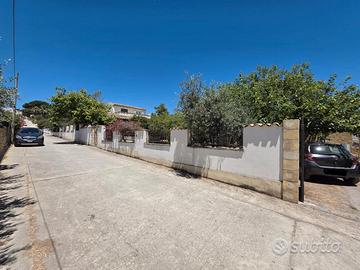 Triscina villa con giardino a pochi passi dal mare