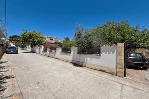 Triscina villa con giardino a pochi passi dal mare