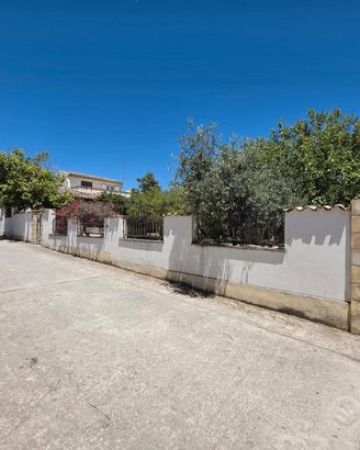 Triscina villa con giardino a pochi passi dal mare