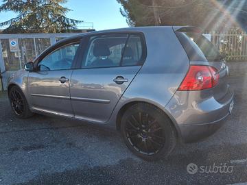 Volkswagen Golf 1.6 16V FSI 5p. Sportline
