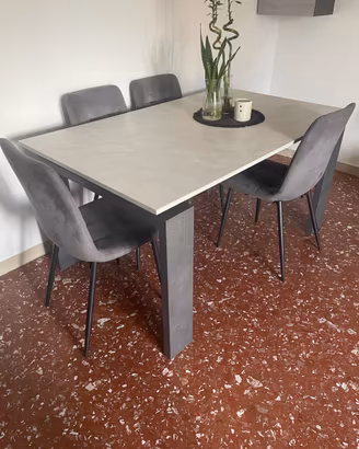 Tavolo allungabile + 4 sedie