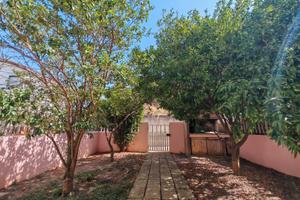Porzione di bifamiliare con giardino
