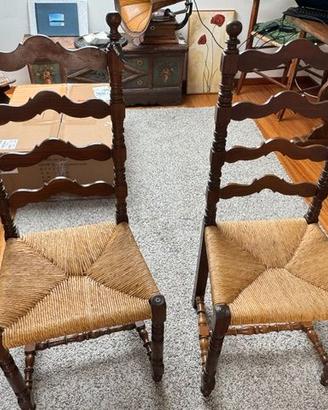 Coppia di sedie rustiche in legno massello