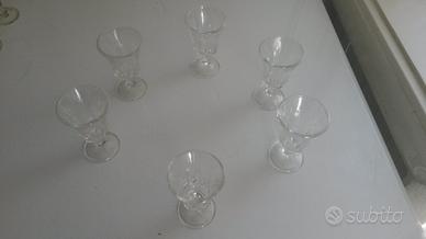 N. 12 bicchieri e bottiglia