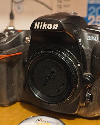 Nikon d300  Usta solo 21000 scatti 