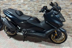YAMAHA TMAX TECH MAX “PARI AL NUOVO SOLO 600 KM”