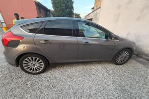 Ford Focus per ricambi, problema al motore