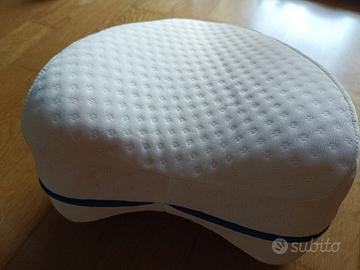 Piccolo Cuscino sfoderabile con design ergonomico