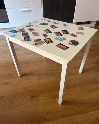 Tavolino IKEA bianco – 5 €