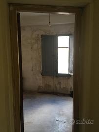 Casa rurale con terreno adiacente edificabile