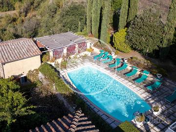 Palazzo / Stabile di 426 m² a Murlo