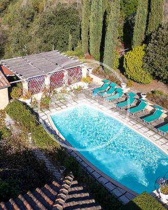 Palazzo / Stabile di 426 m² a Murlo