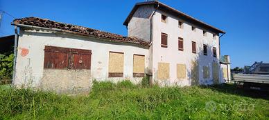 Casa indipendente con terreno
