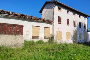 Casa indipendente con terreno
