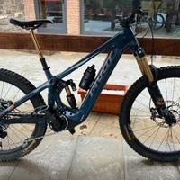 Pivot Shuttle Lt Race