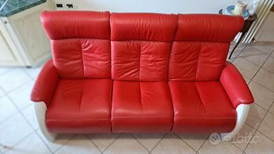 Divano a tre posti in pelle rosso e bianco 