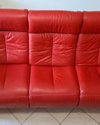 Divano a tre posti in pelle rosso e bianco 