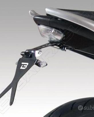 Porta-targa Barracuda per Suzuki Gladius