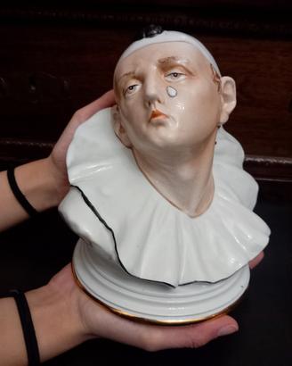 scultura artistica capodimonte firmata Pierrot