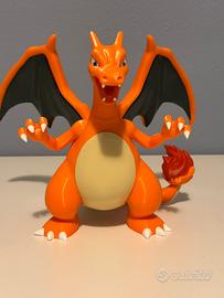 Charizard statua