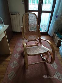 Sedia a dondolo di legno di faggio in stile Vienna