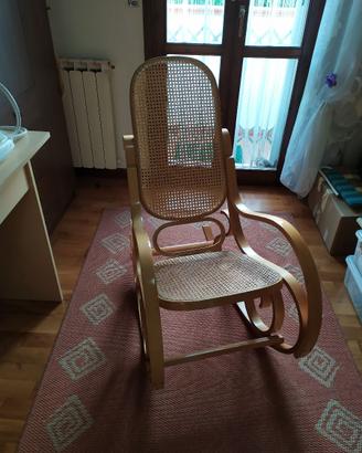 Sedia a dondolo di legno di faggio in stile Vienna