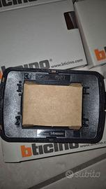 Placche Bticino Living in legno 3 posti L4803LNC