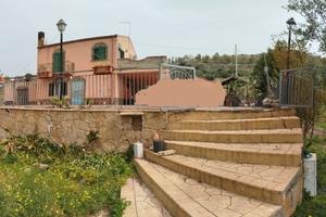 Villa con piscina 8 vani