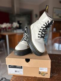 Dr martens bianche platform hotsell