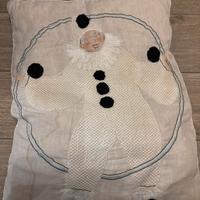 cuscino dipinto e ricamato a mano