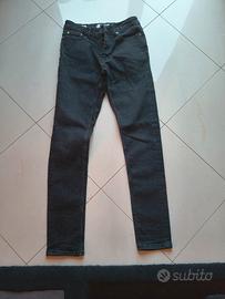Jeans neri per ragazzo taglia 13-14 anni.