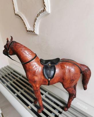 Cavallo rivestito in cuoio, cm 33 X cm 40