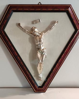 Cristo in argento con cornice triangolare