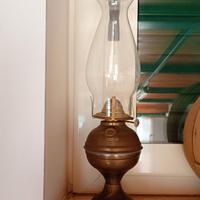 Lume antico a petrolio